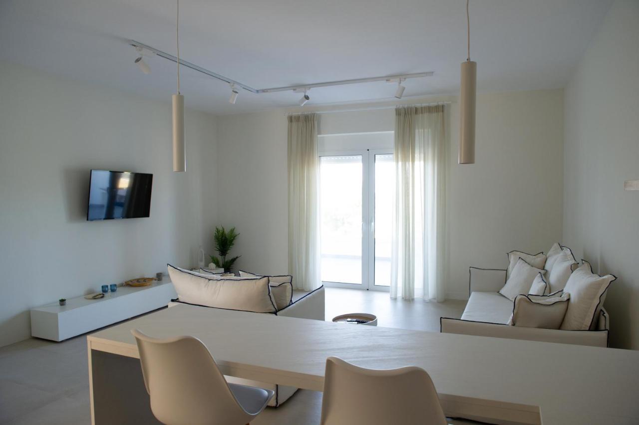 La Mer Bleue Beachfront Boutique Apartments Врахати Экстерьер фото