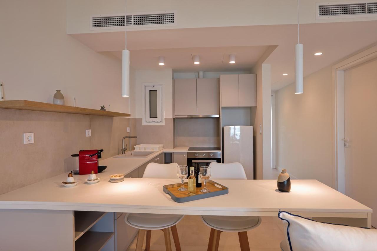 La Mer Bleue Beachfront Boutique Apartments Врахати Экстерьер фото