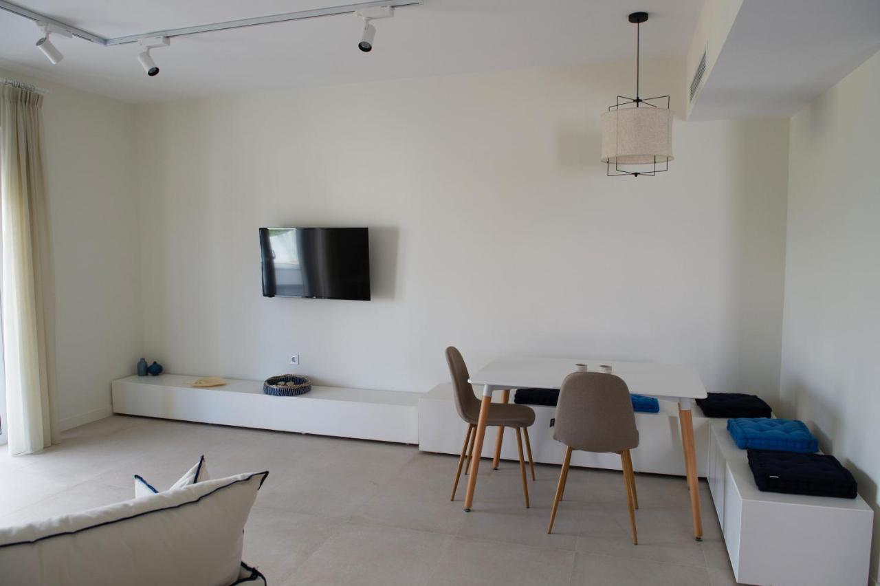 La Mer Bleue Beachfront Boutique Apartments Врахати Экстерьер фото
